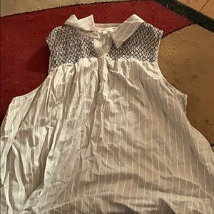 Grey sleeveless shirt